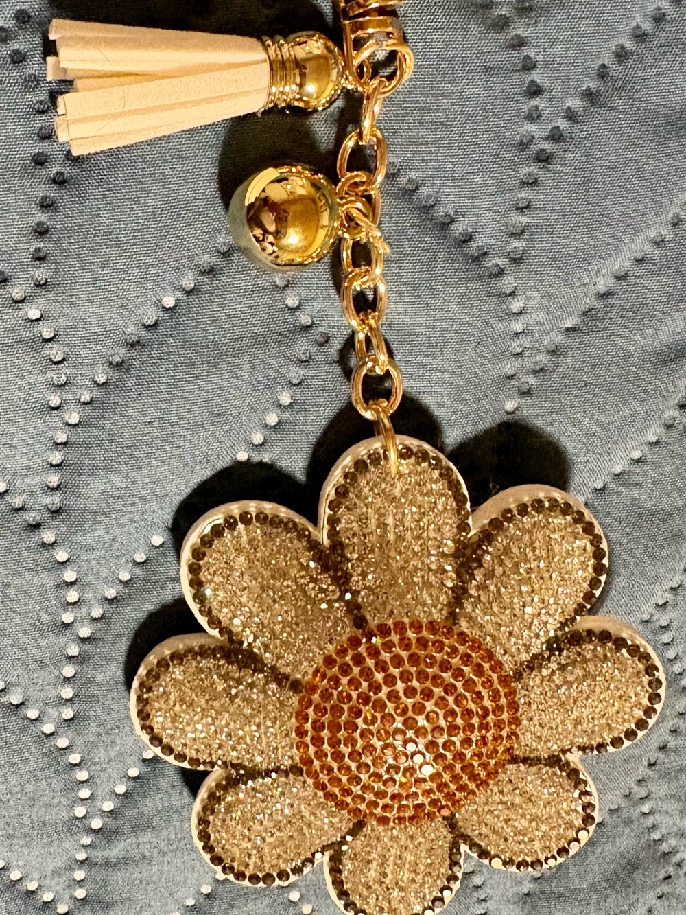 BLING Bag Charm/keychain Daisy Rhinestone Whitr & Gold - Price IS FOR “1” ONE - Picture 4 of 6